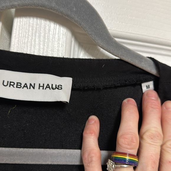 URBAN HAUS BLACK BLOUSE - Picture 2 of 4